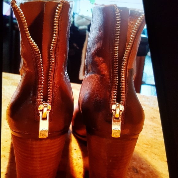 VINCE CAMUTO•Ankle Boot sz 10 SOLD ON TITLE - Picture 10 of 13